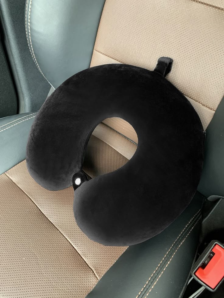 Travel Essentials (Organizer Bags, Neck Pillows)